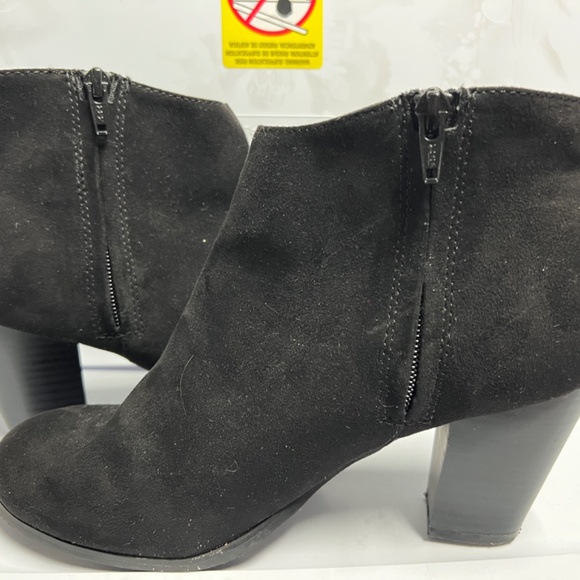 Old navy size 8 black booties - Picture 3 of 7